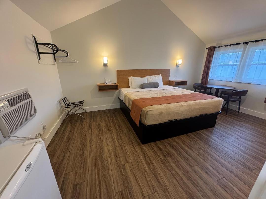 Studio Motel Of Lake George Exterior photo