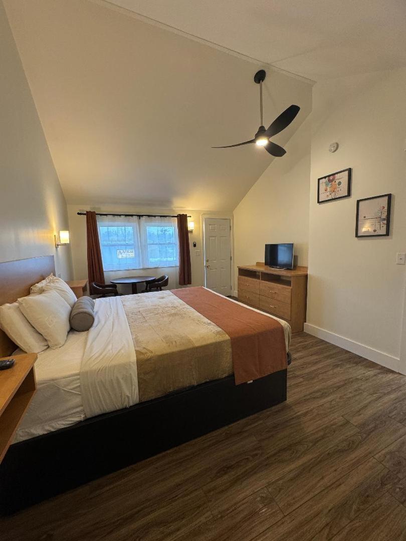 Studio Motel Of Lake George Exterior photo