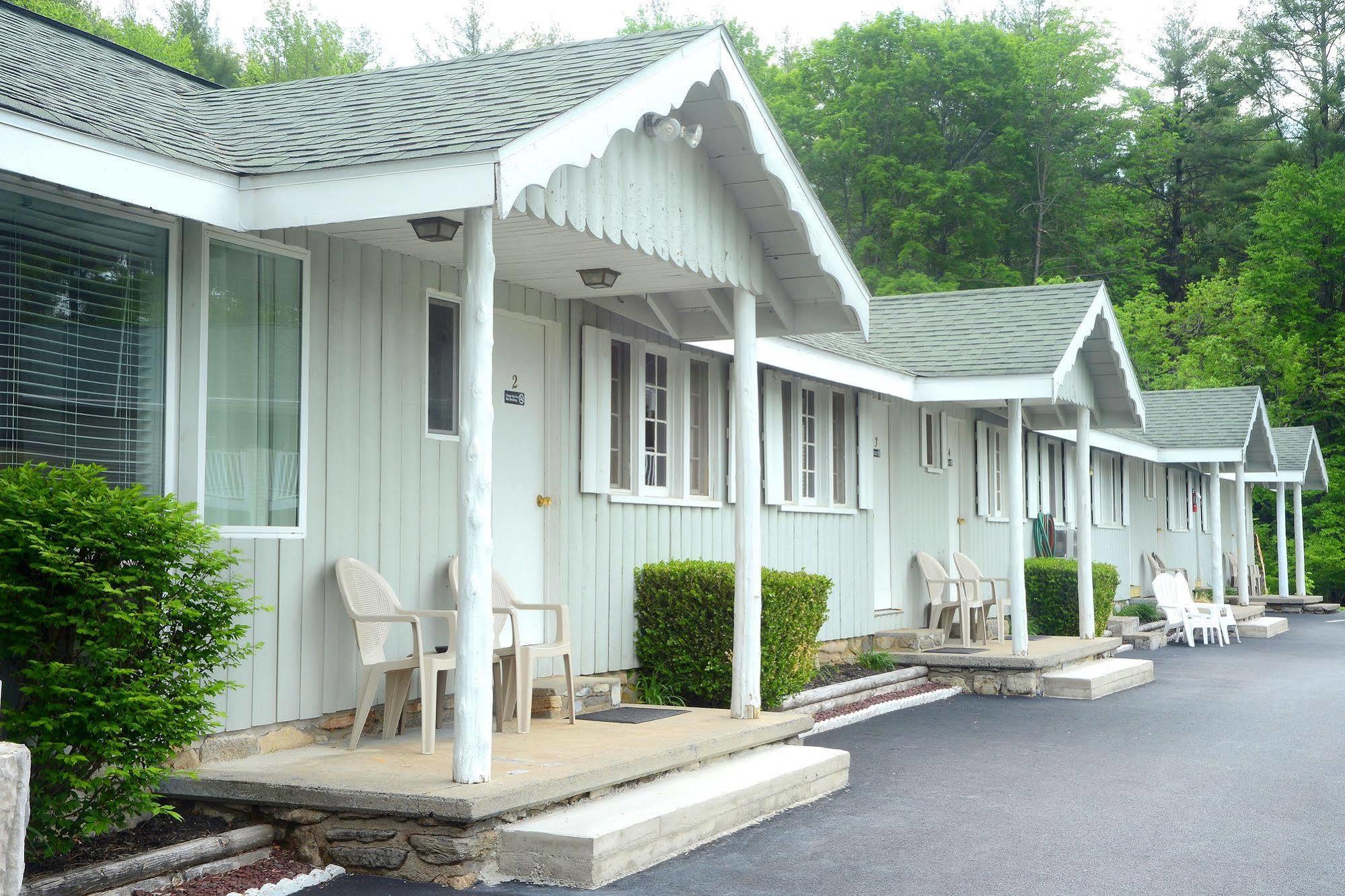 Studio Motel Of Lake George Exterior photo