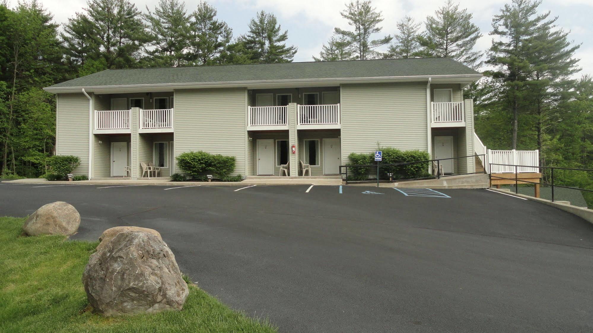 Studio Motel Of Lake George Exterior photo