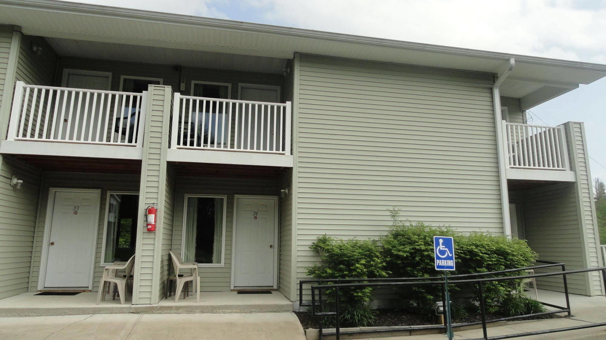 Studio Motel Of Lake George Exterior photo