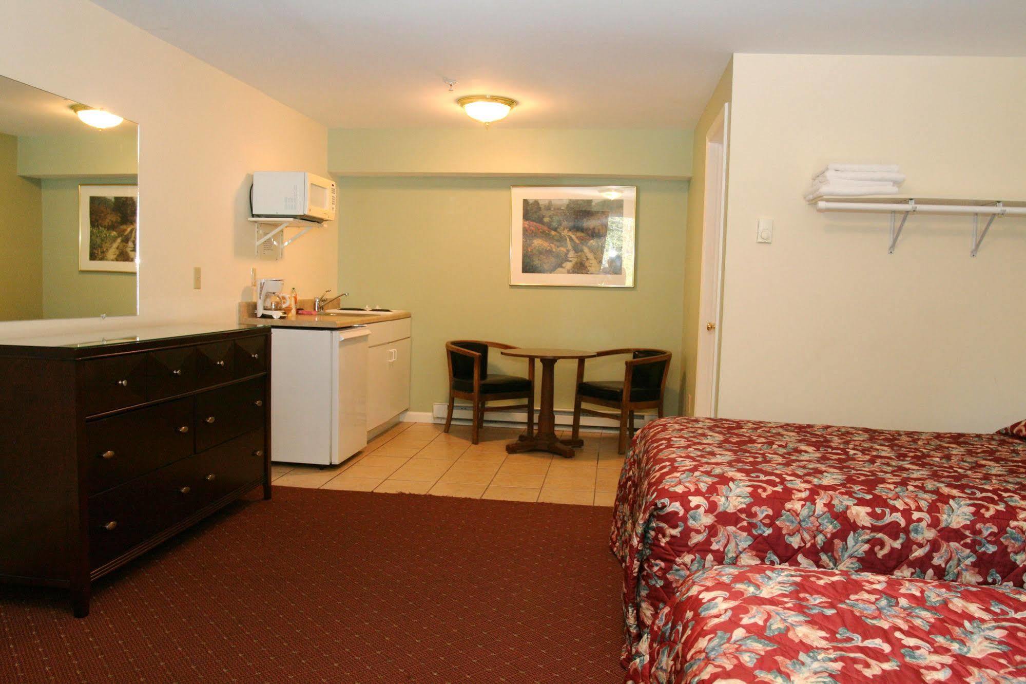 Studio Motel Of Lake George Exterior photo