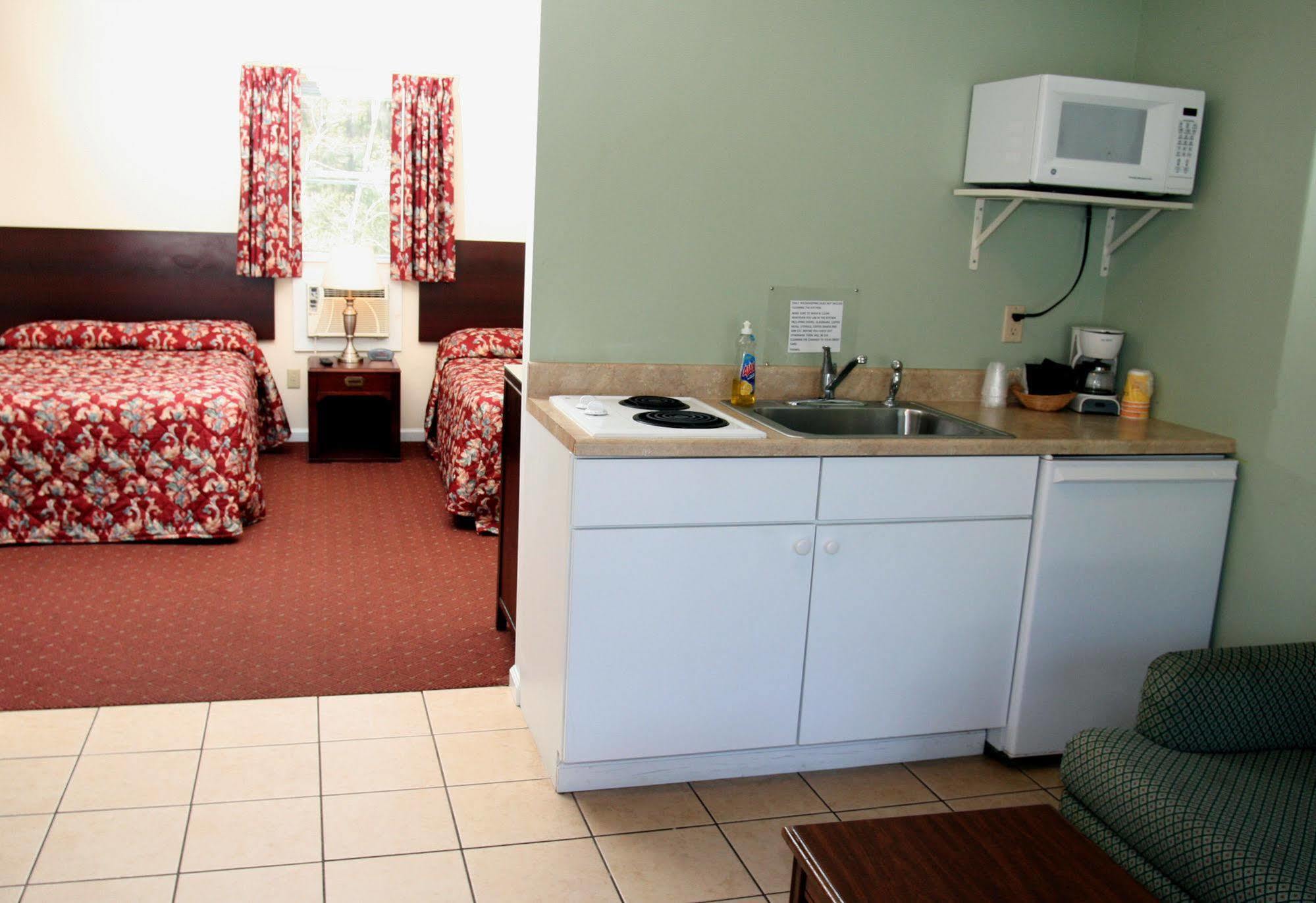 Studio Motel Of Lake George Exterior photo