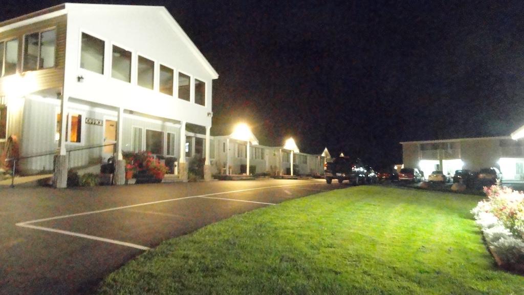 Studio Motel Of Lake George Exterior photo